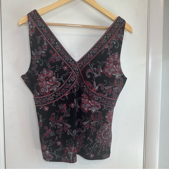 Tahari Tops - Tahari Y2K Paisley Tank Top. Size: 10. Black and Red.
